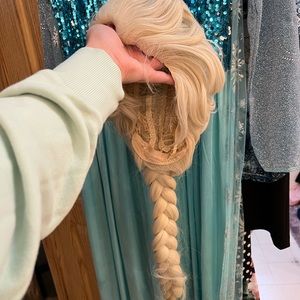 Adult elsa costume and wig